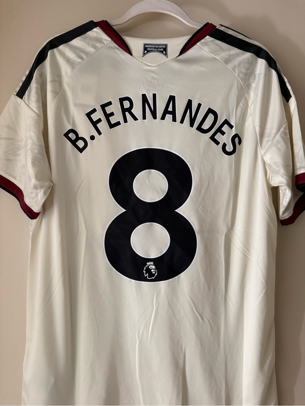 Manchester United Bruno Fernandes #8 Third Jersey - Cream/Black